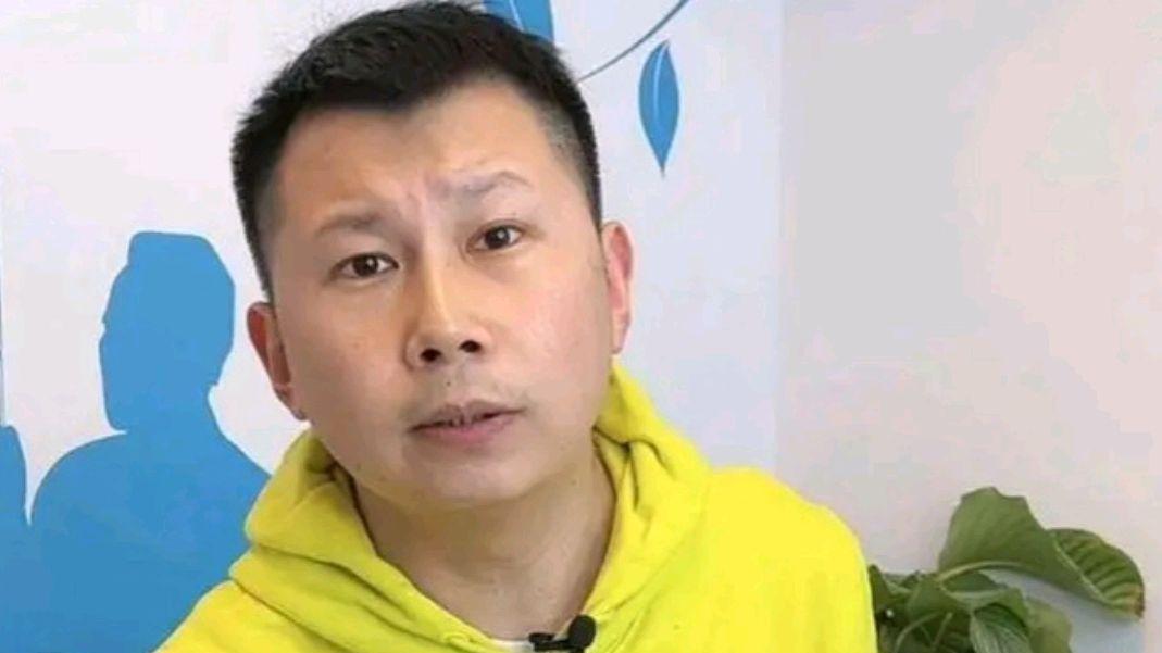 何云伟|何云伟有反骨？和郭德纲闹翻又和李菁裂穴，习惯性叛逆？