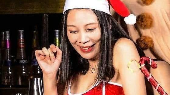 头发扎成马尾，显得从容冷静，劳荣枝二审庭审现场曝光！