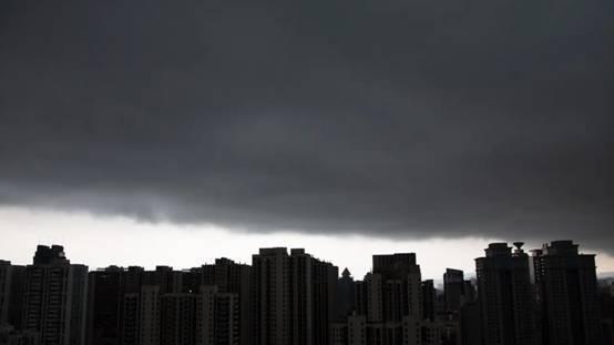 辽宁出现“断层云”，天空被一分为二，这是什么天象？
