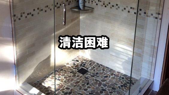 装修不走寻常路：淋浴房地面铺鹅卵石，看似与众不同，实际很实用