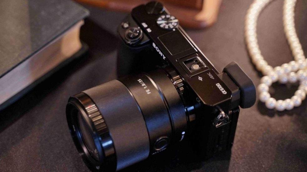 单反|我手上的是索尼的，非全画幅NEX5R，不好形容只是操作逻辑不习惯