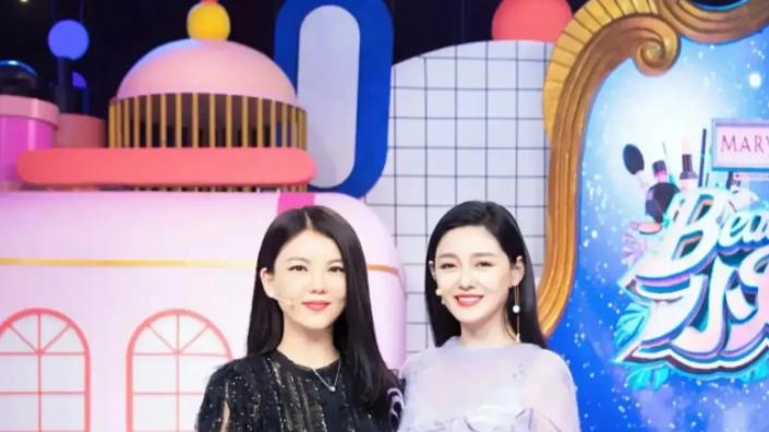 李湘|45岁李湘和46岁大S同框！俩人年龄仅差1岁，状态却大不同