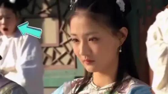 韦小宝|将士戴眼镜，韦小宝拍戏带手机，观众：我们连敷衍都不配了吗？