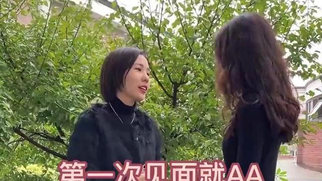 男子相亲失败30多次，第一次见面女生就被气到暴走，买瓶水都要AA