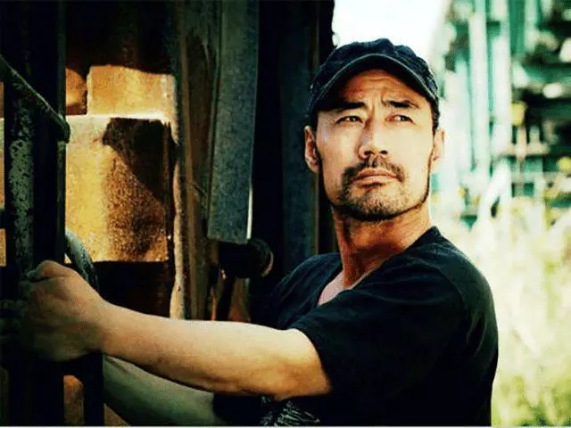 旭日阳刚|十年了，一夜成名的“旭日阳刚”王旭，还是没有习惯娱乐圈的浮华