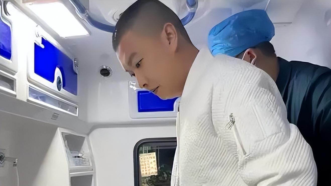 马洪涛|神操作！网红马洪涛直播落泪，哀求粉丝给自己刷礼物，网友：乞丐