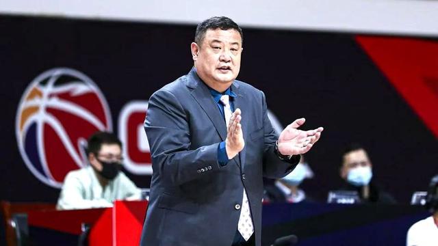 徐长锁|宁愿续约徐长锁，也不去争夺600万的高诗岩？丁彦雨航依旧难夺冠