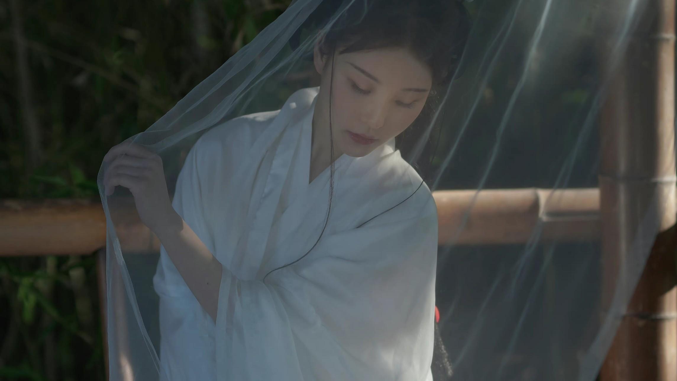 |把所有的深情，缓缓呢喃