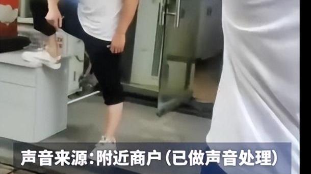 重庆一男子发朋友圈称生了女儿“晦气”欲离婚，其店铺遭多人上门“讨说法”