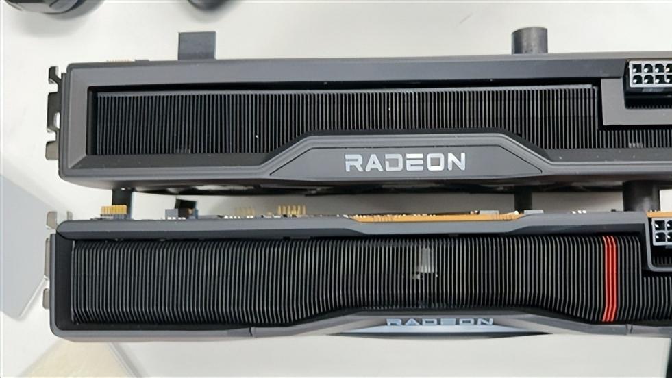 AMD稳了！RX 7000外形曝光：不担心烧卡，还采用双8pin接口