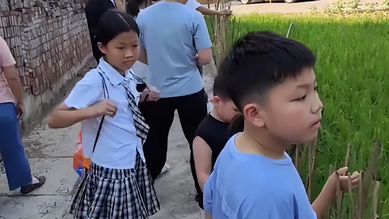 广东一女子远嫁江西10年，娘家人浩浩荡荡去探望，结果越走越心凉