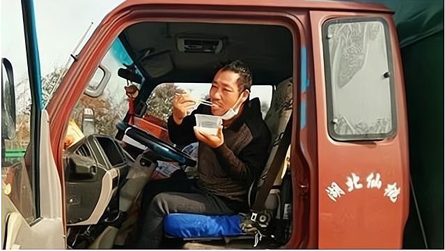 用工荒|究竟怎么回事？三大行业陷“用工荒”？月薪过万却“无人问津”