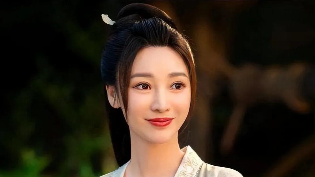 柳岩|曾被迫满足男粉丝，柳岩一度被认为靠身材上位，如今赢得大众好感