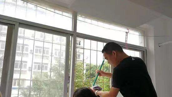 离异少妇被房东骚扰，疯狂示爱：只要你答应我，以后房租都免费