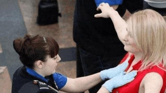 女子在过安检的时候，为何有时工作人员脸色会变？他真的看到了什么？