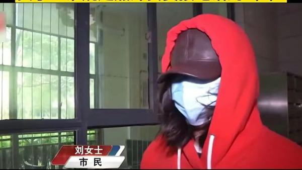 女子连续给一星期差评，骑手上门堵他，女子怒骂：谁规定点外卖要接电话