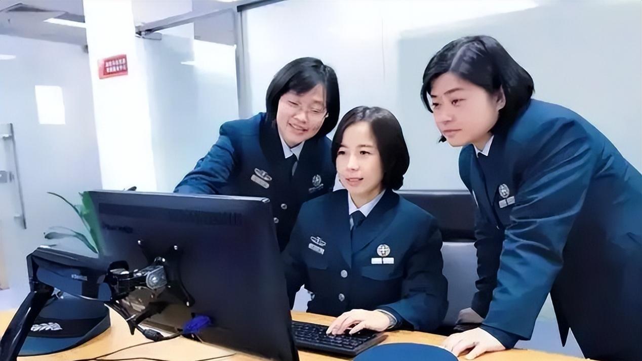 产品设计|军队文职面向社会招聘！年薪10万还有编制，关键“制服”还挺好看