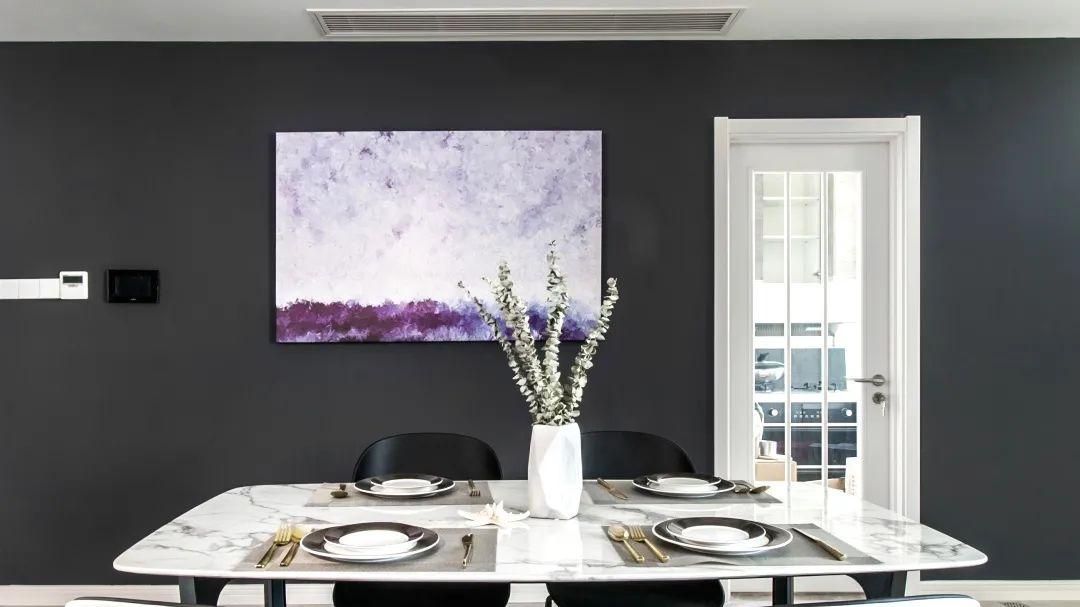 客厅隐形门，无主灯设计，96m2现代三居室