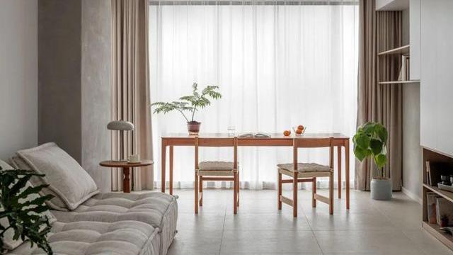 买房了就学她家这样装，在客厅打满柜子，把阳台改成书房，真明智