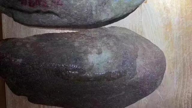 |一块会卡开窗料，只凭一抹绿，切开春带彩手镯，好张扬！