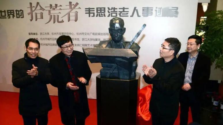 捡破烂老人车祸去世，遗物中有个小铁盒，内含长达21年的秘密