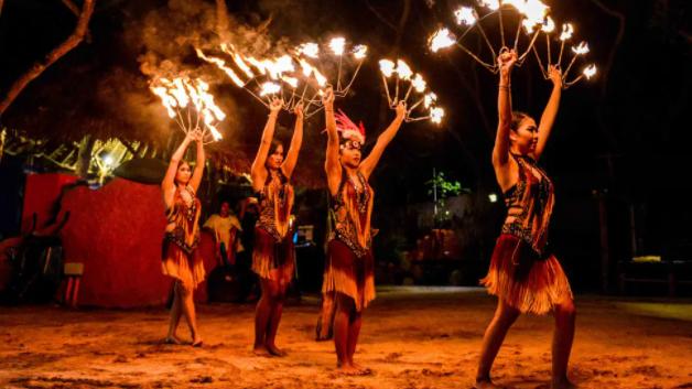 航天|希腊北部小镇，兰加达会举行，由土著们表演的一种“火舞”