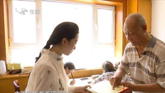 75岁时髦大妈：不图钱，想找个有思想有文化的人大爷：咱俩很般配