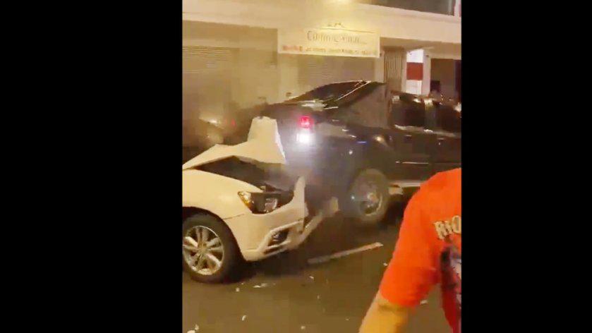 数名男子男疑酒后纠纷爆发冲突 开车倒退撞人