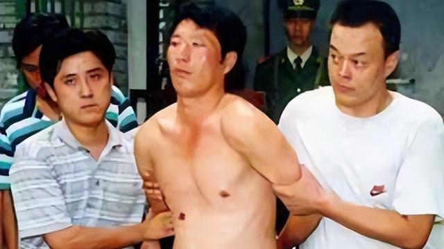 1998年白宝山被判死刑后，他的情人谢宗芬获刑12年，出狱重返新疆