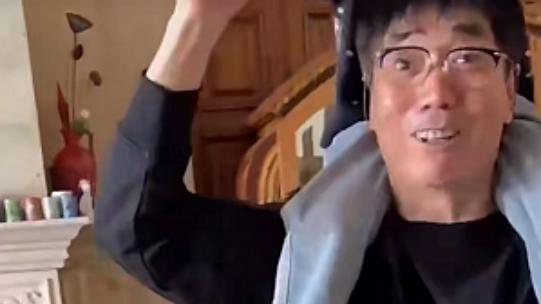 范明|戏骨范明罕晒日常，别墅古典奢华如城堡，妻子做11道菜哄孙子吃饭