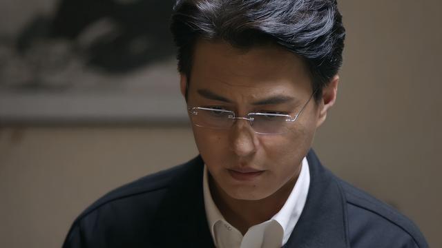 赵露思|赵露思在《胡同》中的表现，一直都没有变化，依旧是以怒目而视的姿态来刻画角色。