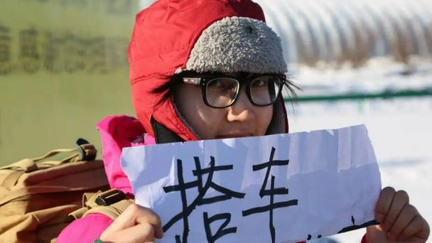 穷游|川藏线有很多“穷游女”，为何想搭车却屡次被拒？老司机说出实情