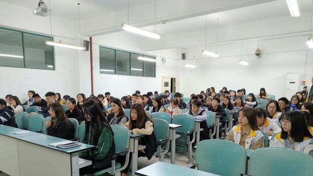 招聘|缴纳五险一金的“特殊”公务员启动！四大选拔要求，你符合吗？