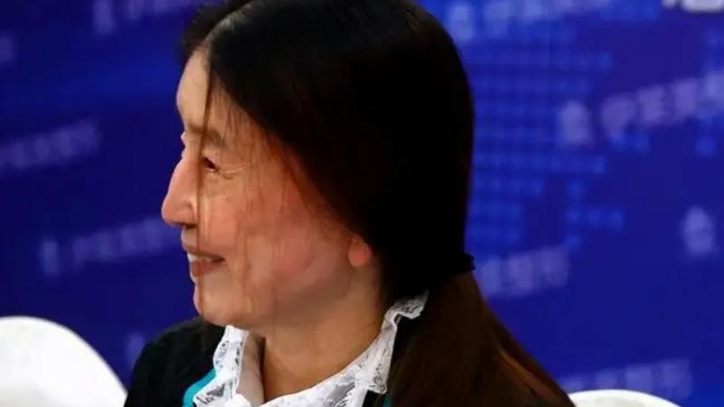 2003年20岁女子得怪病，生完孩子一夜变老，丈夫对她不离不弃