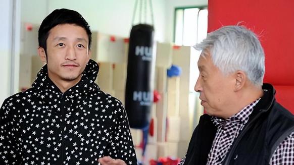 金腰带|迷茫时在妻子给予鼓励，勇敢追梦，多次获得重量级金腰带