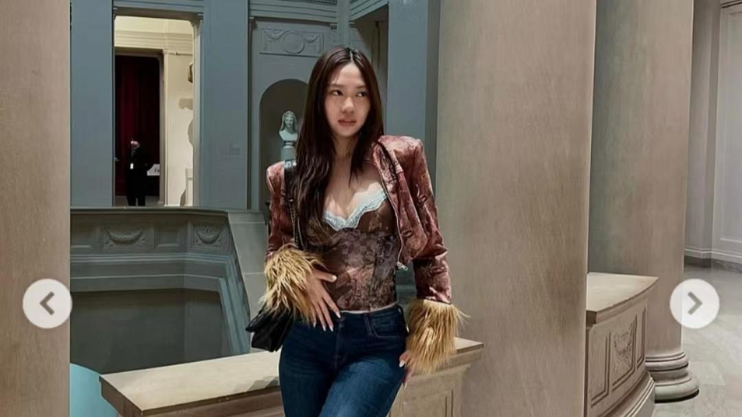 Angelababy|甄子丹18岁女儿晒照，穿着火辣身材凹凸有致，身高超1米8美腿抢镜