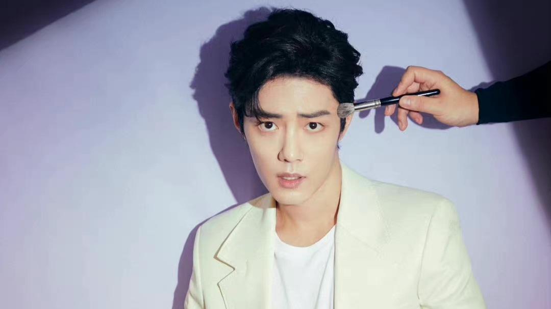 肖战|《古驰》宣布肖战出席时装秀，安排在23日晚间，粉丝已备好板凳