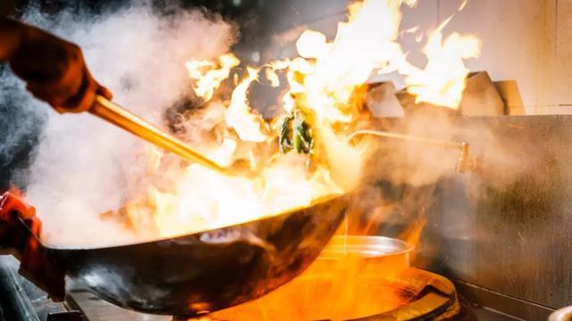 厨房油烟有多毒？我们可以解决吗？这三招很重要