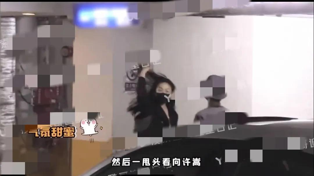 许嵩|甜蜜暴击！许嵩恋情曝光，两人十指相扣同回家中，粉丝直呼太甜了