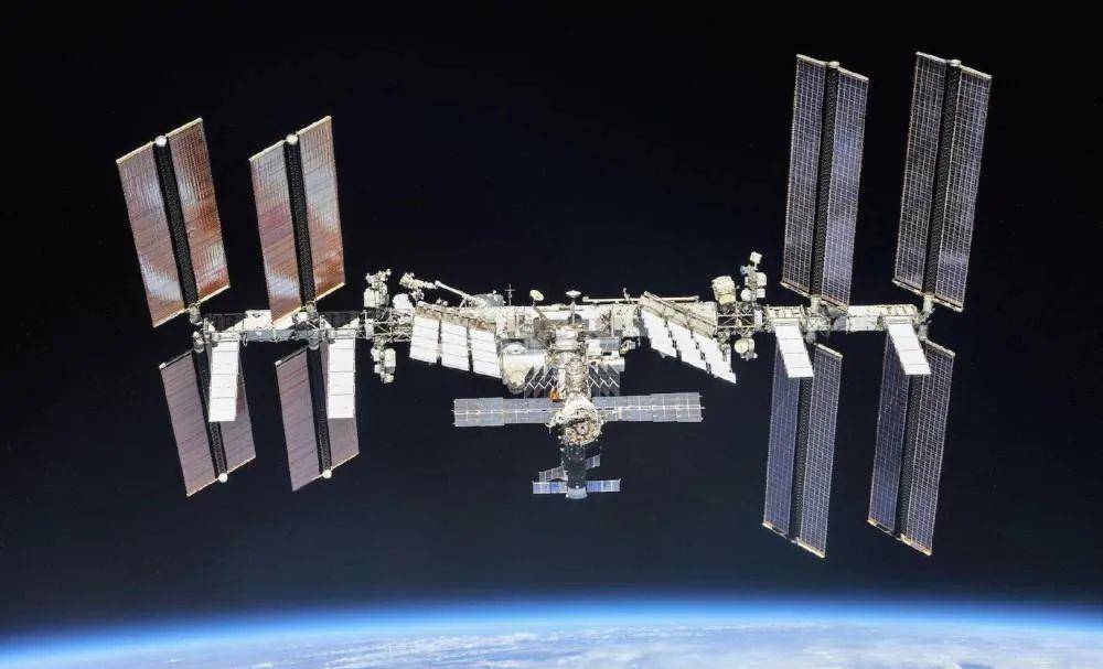 中国空间站和国际空间站，哪一个更大？