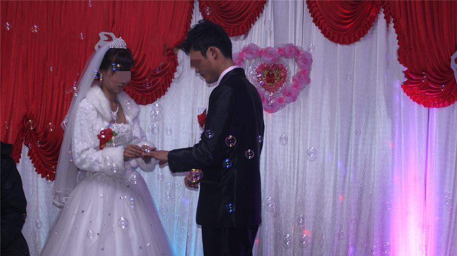 案例：女子以为婆婆故意让女儿摔倒，将其杀害后藏于冰箱谎称是鸡
