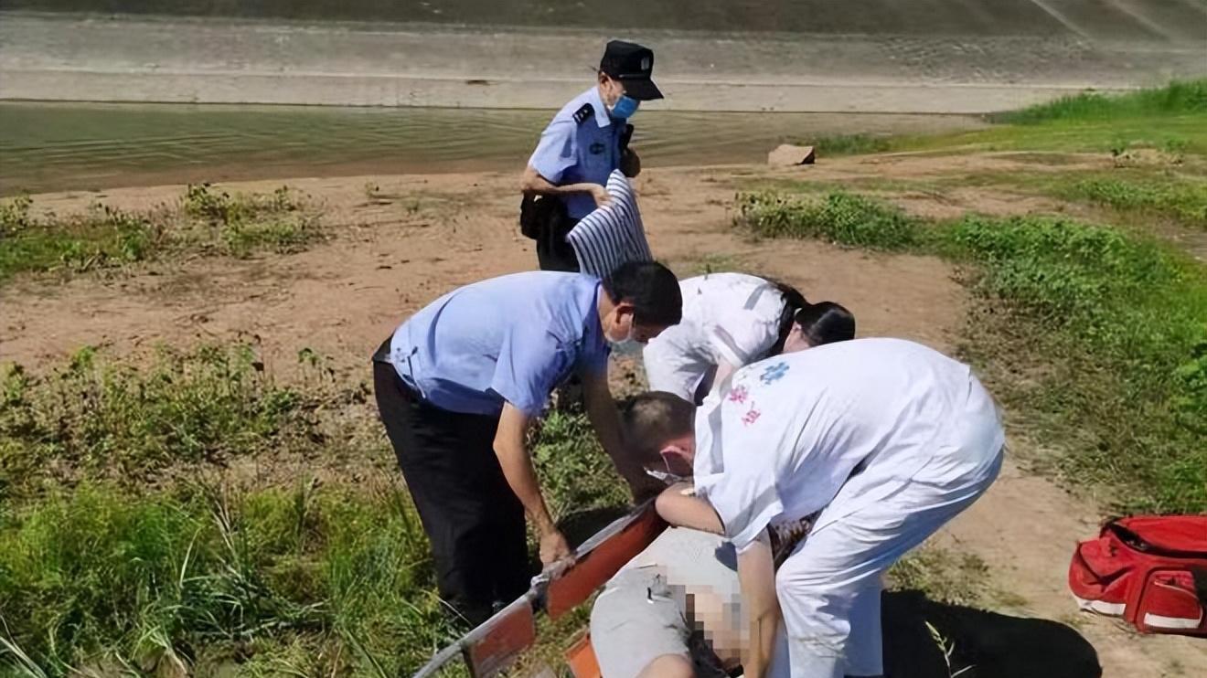 红火蚁|62岁老人河边钓鱼，差点被一只小蚂蚁送走