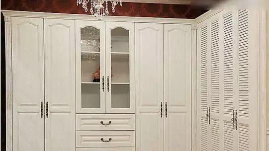 万万不要做平开门衣柜了，聪明人都这样做，后悔知道晚了