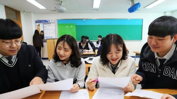 教师|大学里女生后悔报考的专业，师范类榜上有名，榜首专业难寻另一半