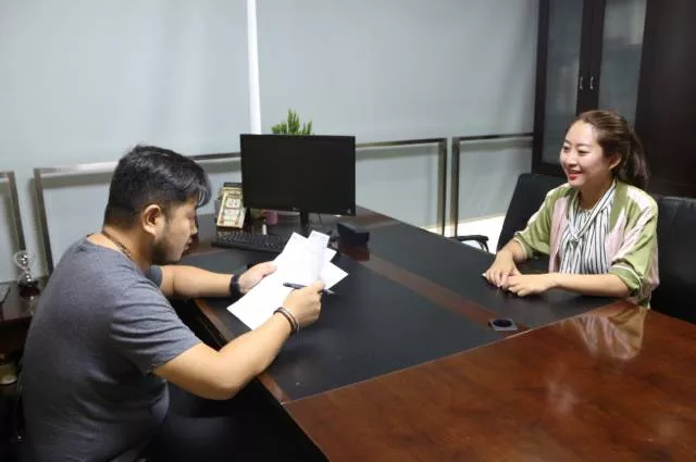 招聘|为什么很多店铺门口贴着招聘，然而进去问都说招满了，但是招聘的内容还是放在那不收