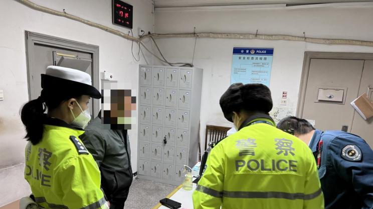 北京交警连续查获多起“花样”涉牌案件