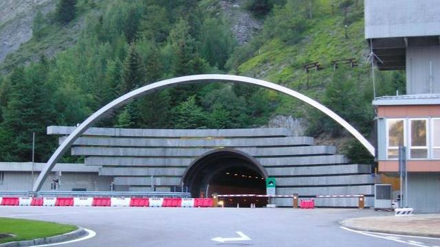 最绝望的死法：隧道成“熔炉”，1000度高温持续53小时，无人生还