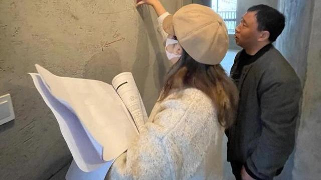 若要装修，建议找位设计师，虽然要花10000元左右，省的会更多