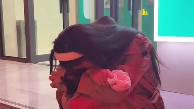 浙江：天冷了，女子深夜在街边崩溃痛哭，20万交给母亲保管难要回