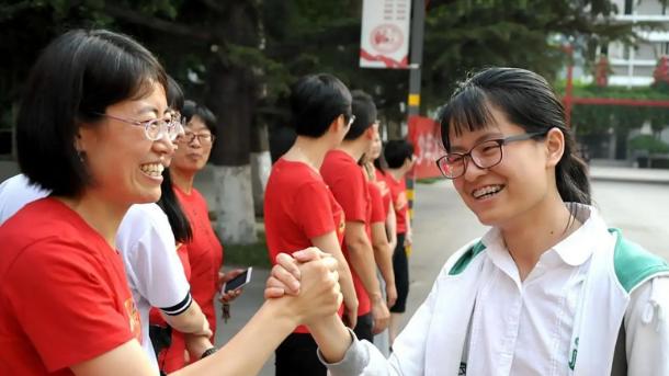 人力资源|大学生想入职国家电网，选对院校或更占优势，没毕业就有望被签约